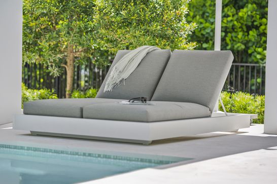 Abruzzo sun lounger Belamo Patio Furniture white aluminium wit grey cushions